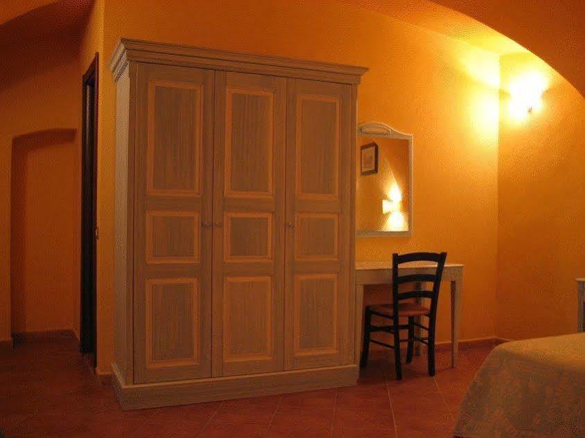 Sa Balza Guest House Bosa Eksteriør billede
